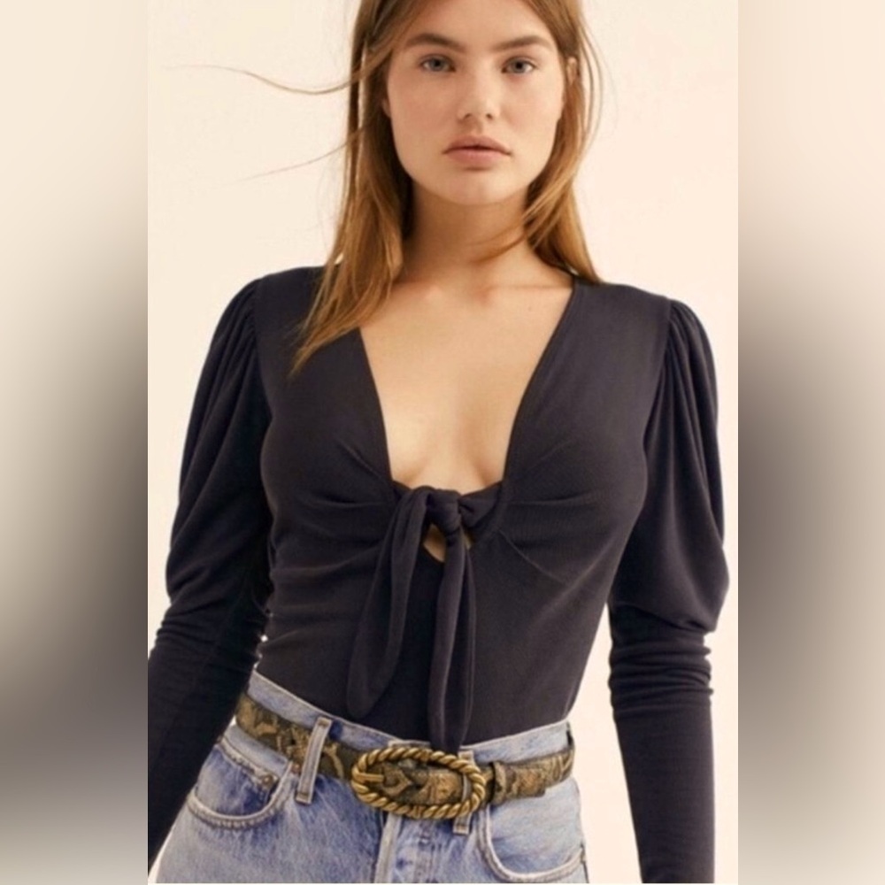 Free people- Tie the Knot Top Ribbed Puff sleeve